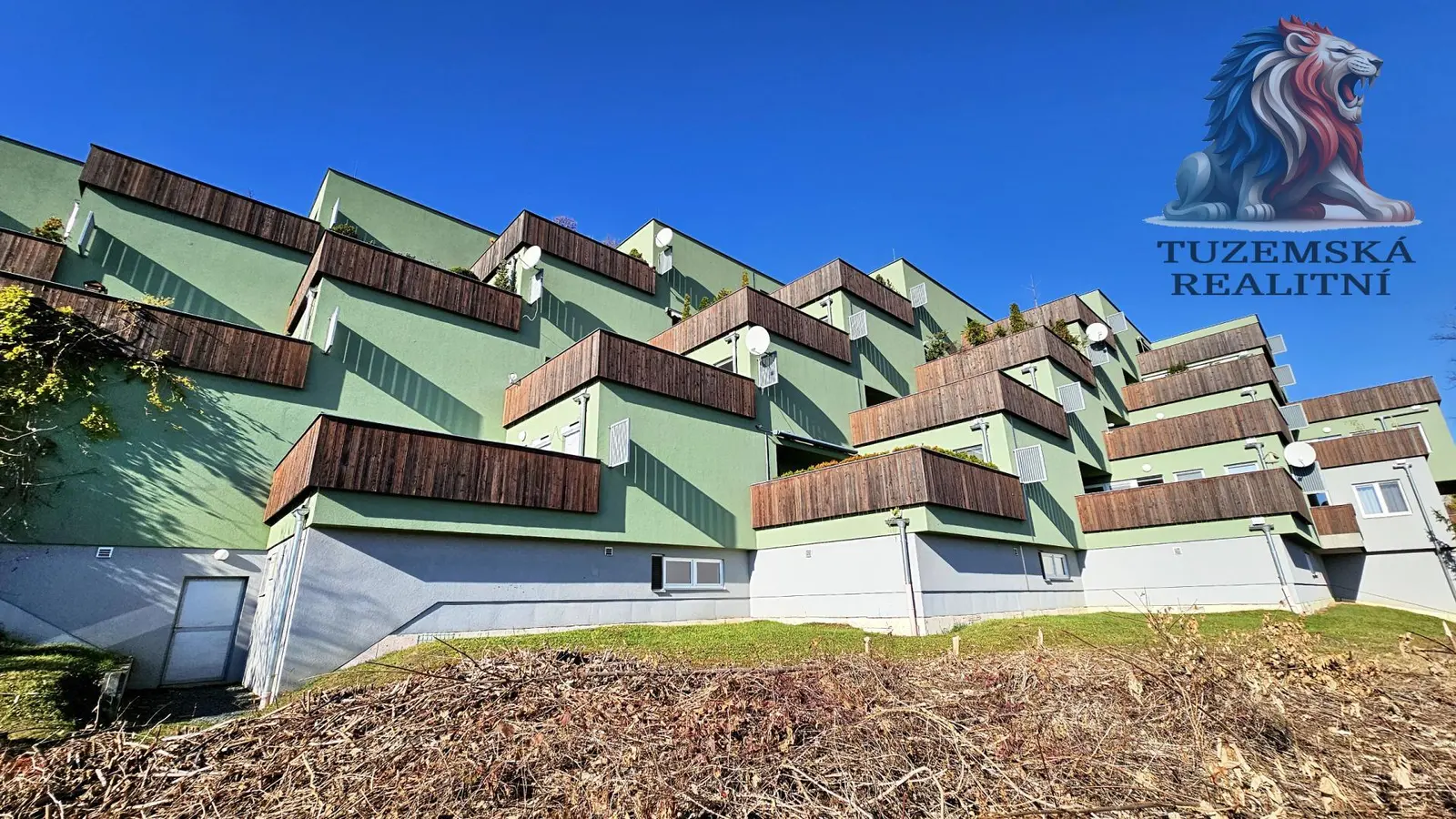 Prostorný byt 4+kk o 99m2 s 2WC, garážovým stáním, terasou 30m2 s výhledem na Šternberk.