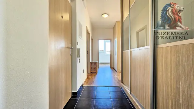 Prostorný byt 4+kk o 99m2 s 2WC, garážovým stáním, terasou 30m2 s výhledem na Šternberk. — fotografie 3