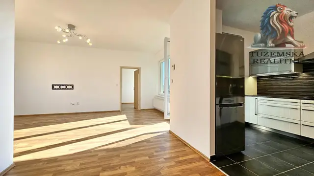 Prostorný byt 4+kk o 99m2 s 2WC, garážovým stáním, terasou 30m2 s výhledem na Šternberk. — fotografie 4