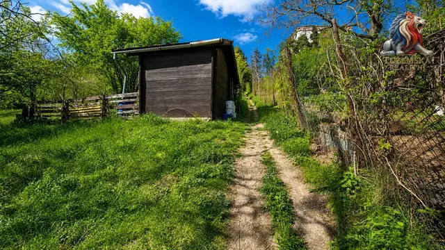 Zahrada v Brně, kde byt končí a víkend začíná. Zahrada 415 m2 v Brně v Bystrci. — fotografie 4
