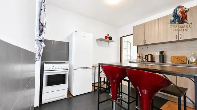 Zrekonstruovaný byt 1+1 s parkovacím stáním, gril zónou a zahradou v Sebranicích u Boskovic. — fotografie 2