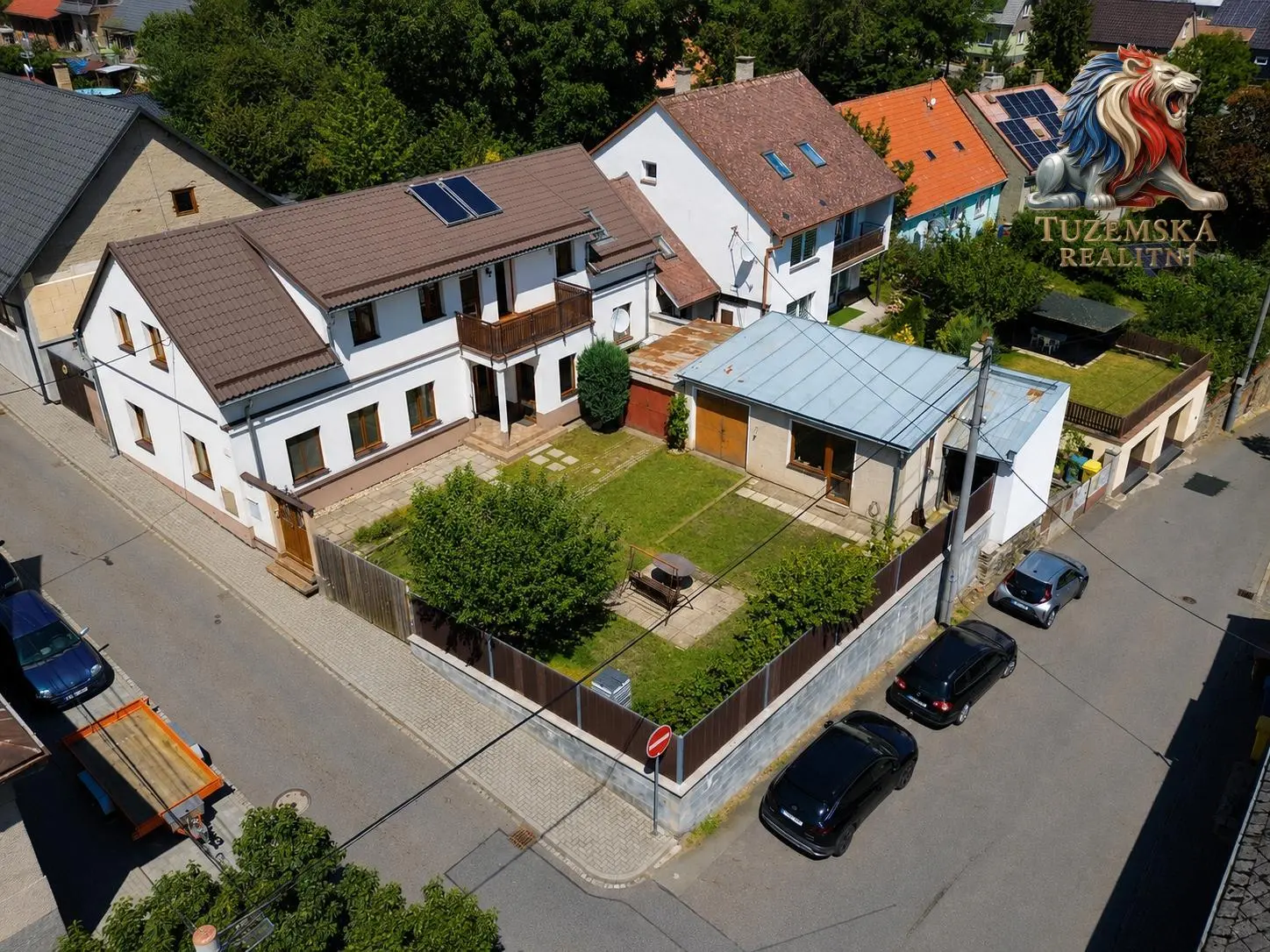 RD s dvěma  byty 4+kk a 3+1 v centru Šternberka.