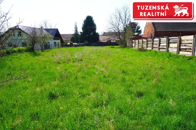 Prodej stavebního pozemku, slunný, na rovině, v blízkosti zámeckého parku a parku Velký Kosíř. — fotografie 2
