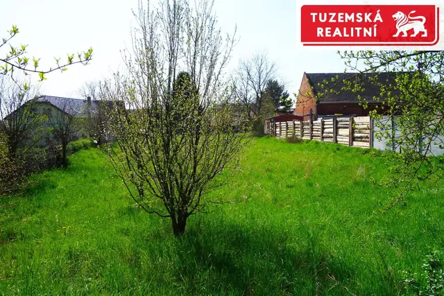 Prodej stavebního pozemku, slunný, na rovině, v blízkosti zámeckého parku a parku Velký Kosíř. — fotografie 3