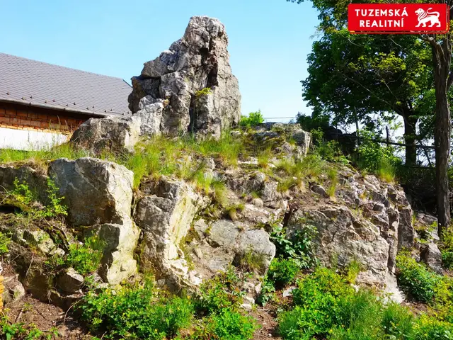 Dům na skále s krásným výhledem na Vratíkovský kras. — fotografie 2