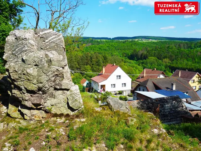 Dům na skále s krásným výhledem na Vratíkovský kras. — fotografie 3