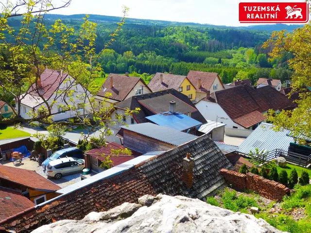 Dům na skále s krásným výhledem na Vratíkovský kras. — fotografie 4