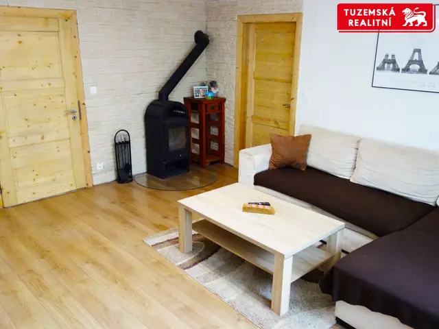 Dům 5+2 se 2 koupelnami, po kompletní rekonstrukci interiéru, s velkým průjezdem, dvorem, zahradou. — fotografie 3