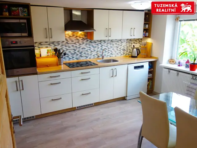 Dům 5+2 se 2 koupelnami, po kompletní rekonstrukci interiéru, s velkým průjezdem, dvorem, zahradou. — fotografie 4