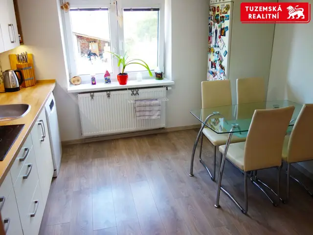Dům 5+2 se 2 koupelnami, po kompletní rekonstrukci interiéru, s velkým průjezdem, dvorem, zahradou. — fotografie 5