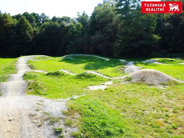 Zrekonstruovaný byt 3+1 s lodžií a výtahem, v blízkosti jsou služby i příroda. — fotografie 5