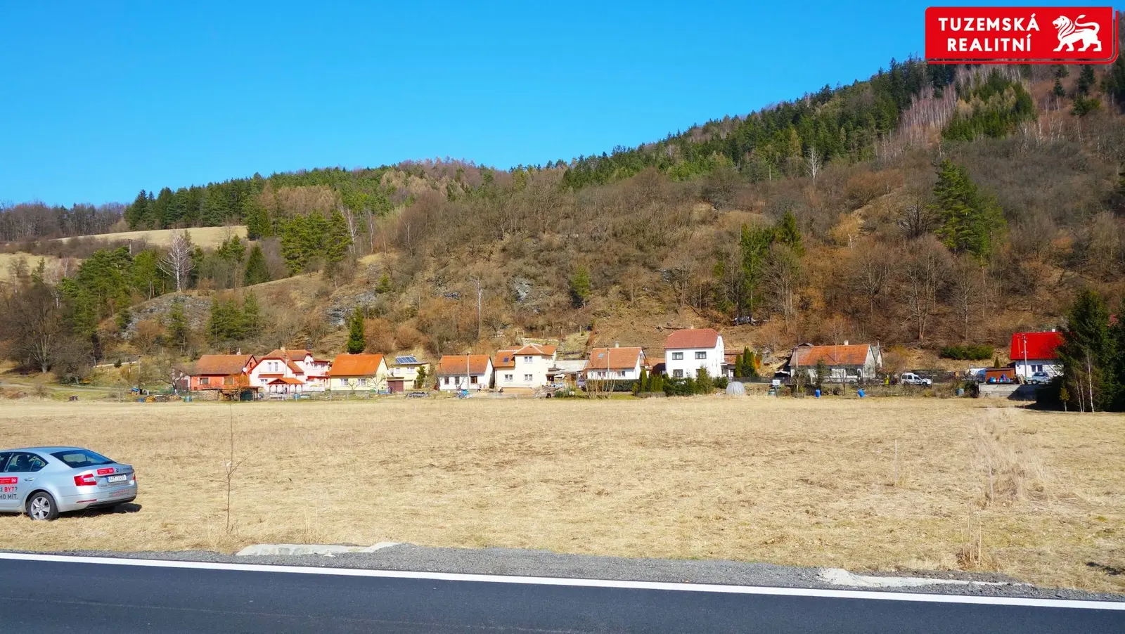 Stavební pozemek 10555m2 na okraji obce Rozhraní.