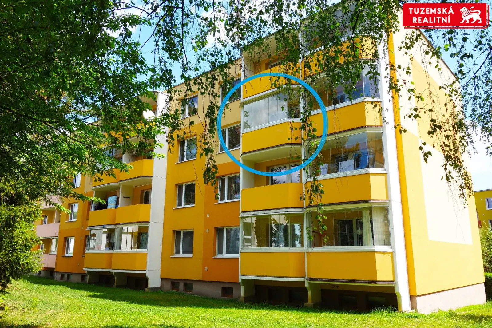 Pronájem pěkného bytu 1+1, 38m2, s velkou zasklenou lodžií v Brně Bystrci.