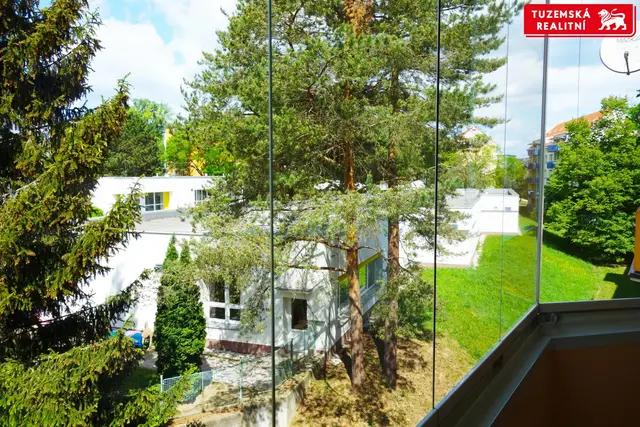 Pronájem pěkného bytu 1+1, 38m2, s velkou zasklenou lodžií v Brně Bystrci. — fotografie 2