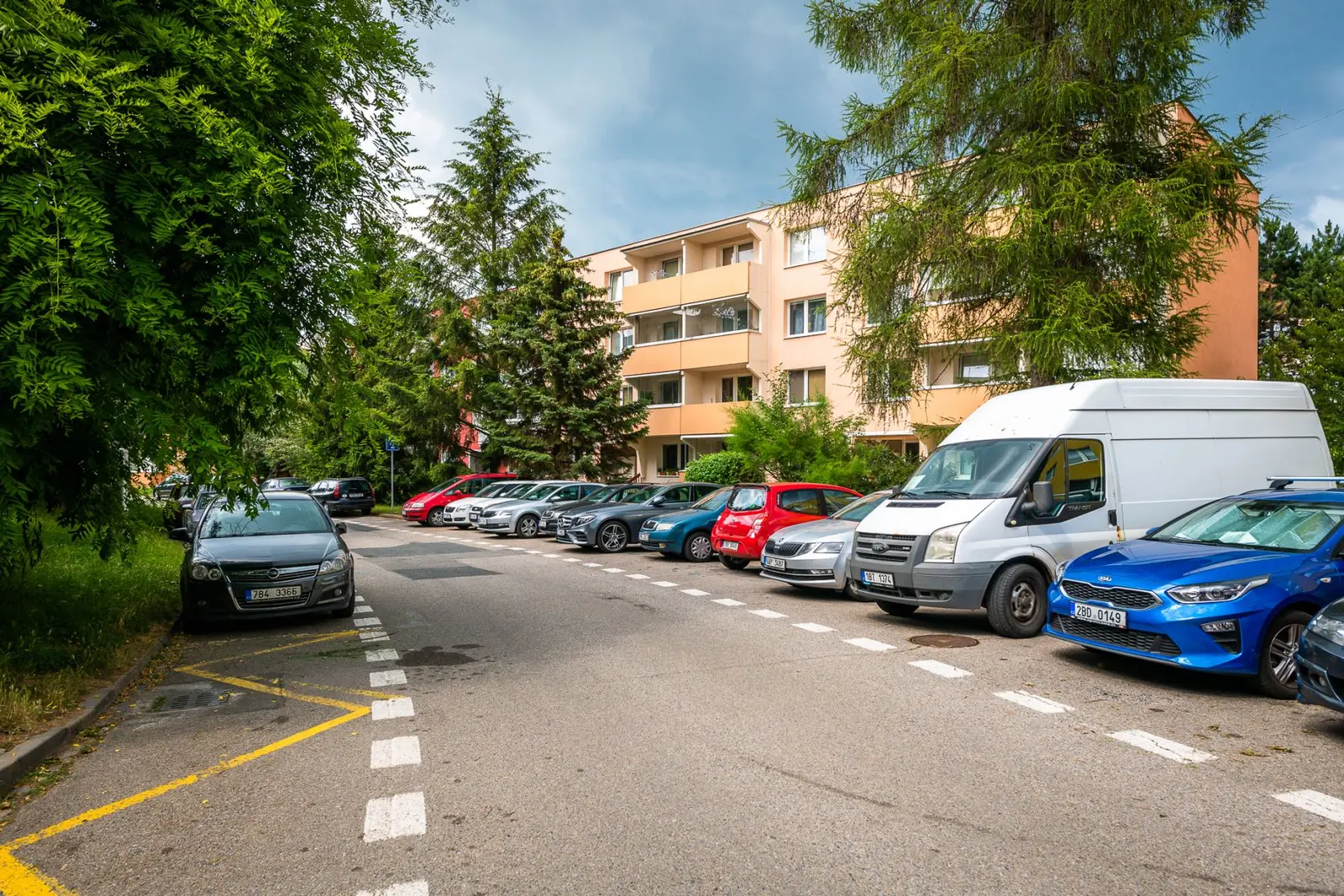 Modernizovaný byt 1+1, 38 m2 s lodžií, ticho, v létě chládek, v zimě šetřím za energie.
