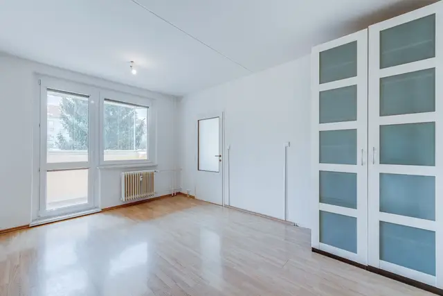 Modernizovaný byt 1+1, 38 m2 s lodžií, ticho, v létě chládek, v zimě šetřím za energie. — fotografie 2