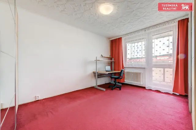 Velký byt 4+1 se zasklenou lodžií, výtahem, umístěný na skvělém místě v Blansku. — fotografie 5