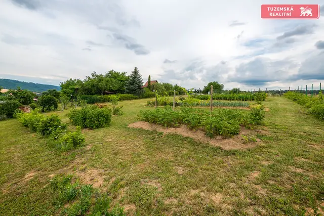 Jedinečný stavební pozemek o ploše 1002 m2 v Olomučanech u Blanska. — fotografie 3