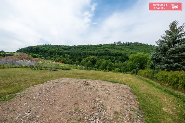 Jedinečný stavební pozemek o ploše 1002 m2 v Olomučanech u Blanska. — fotografie 4