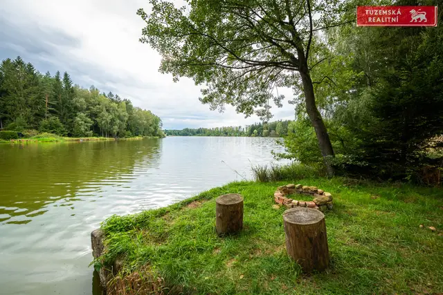 Zrekonstruovaná celoročně obyvatelná chata 4+kk hned u vody. — fotografie 4