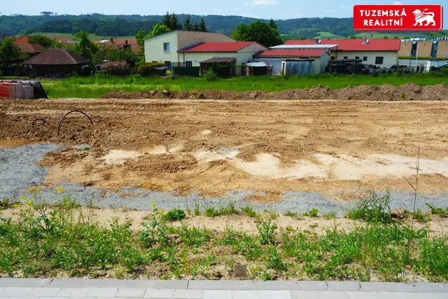 Stavební pozemek v Ráječku u Blanska - místo, kde se snoubí klid přírody a pohodlí městského života. — fotografie 3