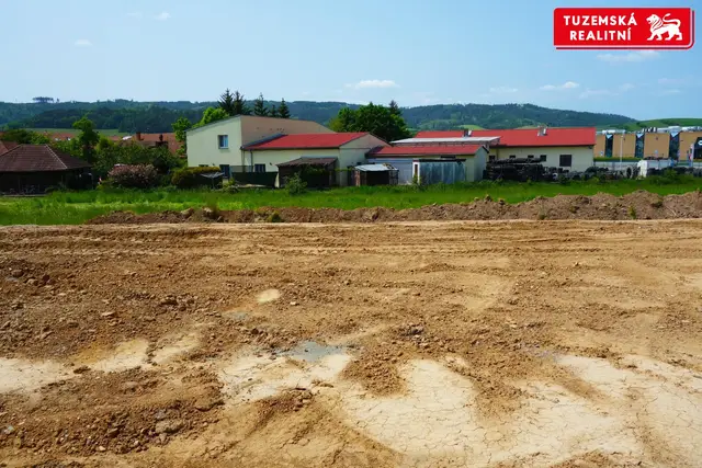 Stavební pozemek v Ráječku u Blanska - místo, kde se snoubí klid přírody a pohodlí městského života. — fotografie 4