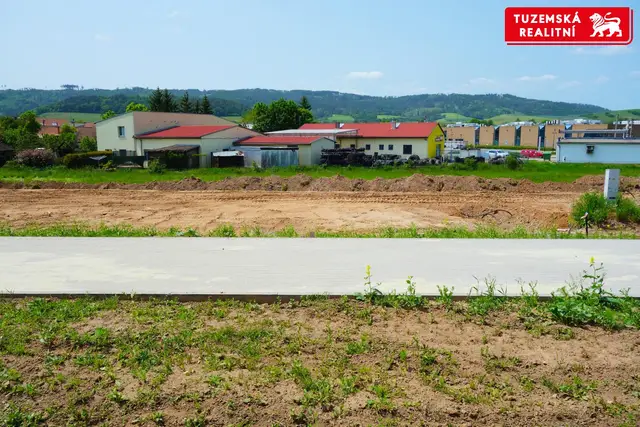 Stavební pozemek č. 4, o ploše 953 m2 na rodinný dům v Ráječku u Blanska — fotografie 2