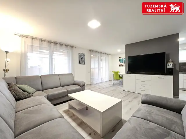 Zděná novostavba přízemního RD 4+kk s pergolou a zahradou v obci Hnojice u Šternberka. — fotografie 3