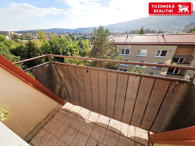 Velký, pěkný, mezonetový byt 4+kk o 101m2, s balkónem a hezkým výhledem v Blansku. — fotografie 5