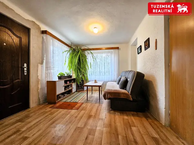 Chalupa se zahradou na okraji obce Skály u Rýmařova v Jeseníkách. — fotografie 4