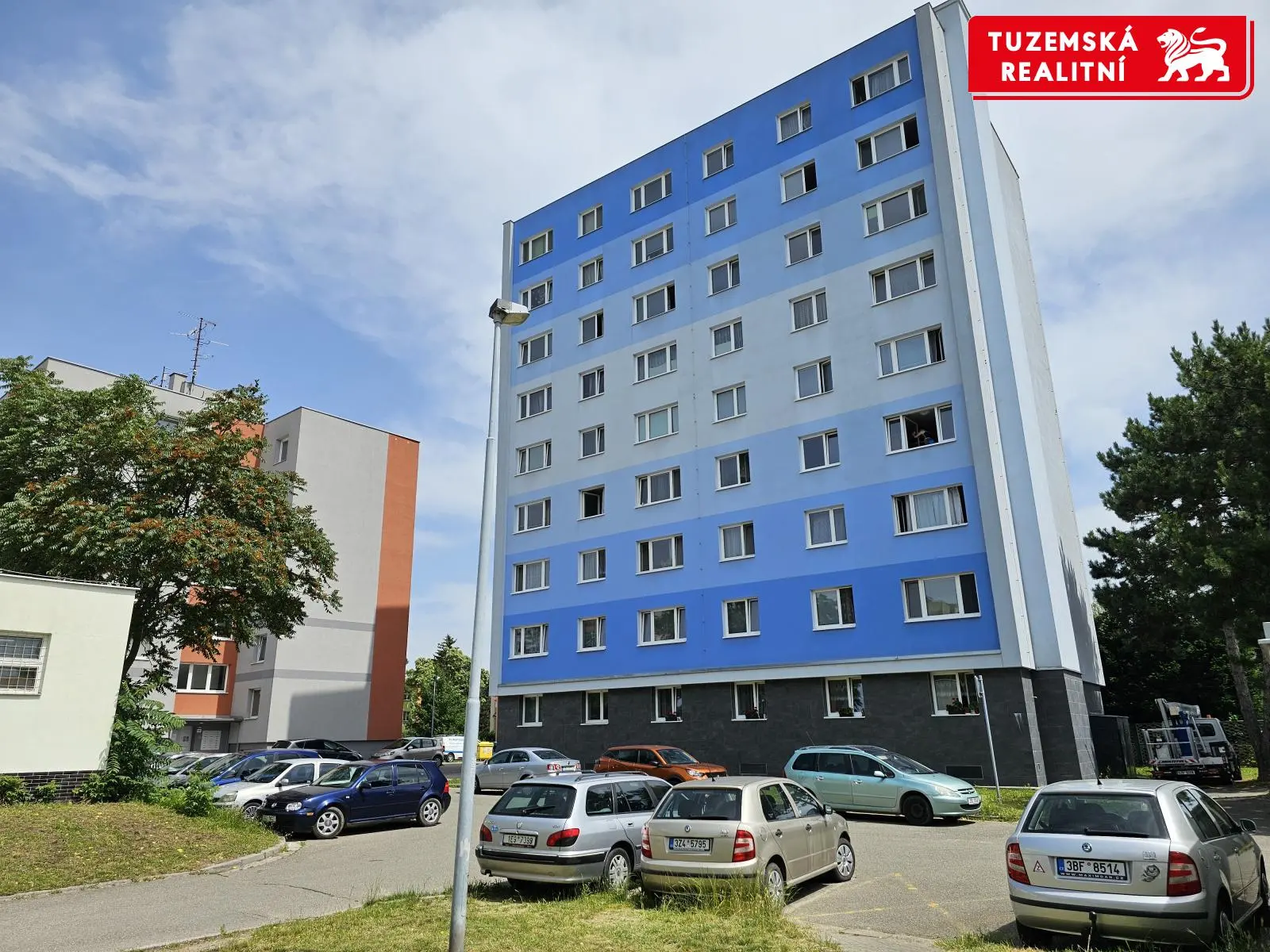 Panelový dům s 52 byty 2+kk, s plochou 28m2 až 32m2 v Hodoníně.
