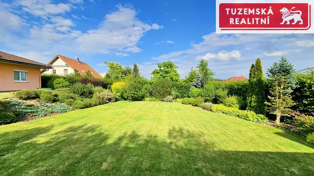 Zánovní bungalov 5+kk s garáží, se zahradou a velkou krytou terasou kousek od Prahy, Radlík Jílové — fotografie 2