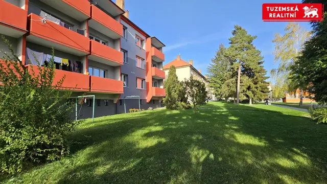 Pěkný zrekonstruovaný byt 2+1 o 59m2, v hezkém revitalizovaném bytovém domě ve Velkých Opatovicích. — fotografie 2