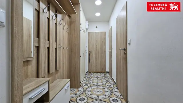 Pěkný zrekonstruovaný byt 2+1 o 59m2, v hezkém revitalizovaném bytovém domě ve Velkých Opatovicích. — fotografie 3