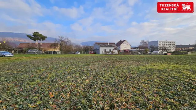 Velký potenciál stavebních pozemků skýtá tento zemědělský pozemek,  Paseka u Šternberka. — fotografie 2