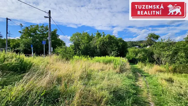 Stavební pozemek, Brno- Líšeň, ulice Střelnice a Habří, na rodinné domy. — fotografie 3