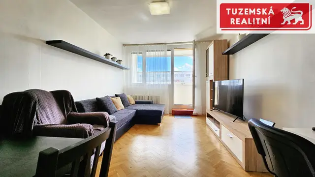 Pronájem zrekonstruovaného bytu 2+1 s lodžií, vybavením, výtahem v Brně na Lesné. — fotografie 2