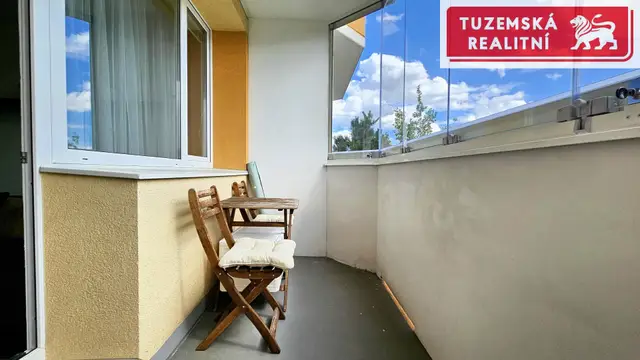 Pronájem zrekonstruovaného bytu 2+1 s lodžií, vybavením, výtahem v Brně na Lesné. — fotografie 3