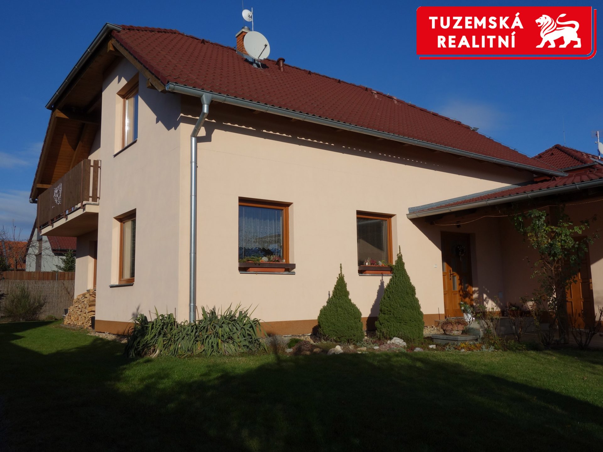 RD 5+se dvěma koupelnami, dvojgaráží a bazénem, Moravany u Brna