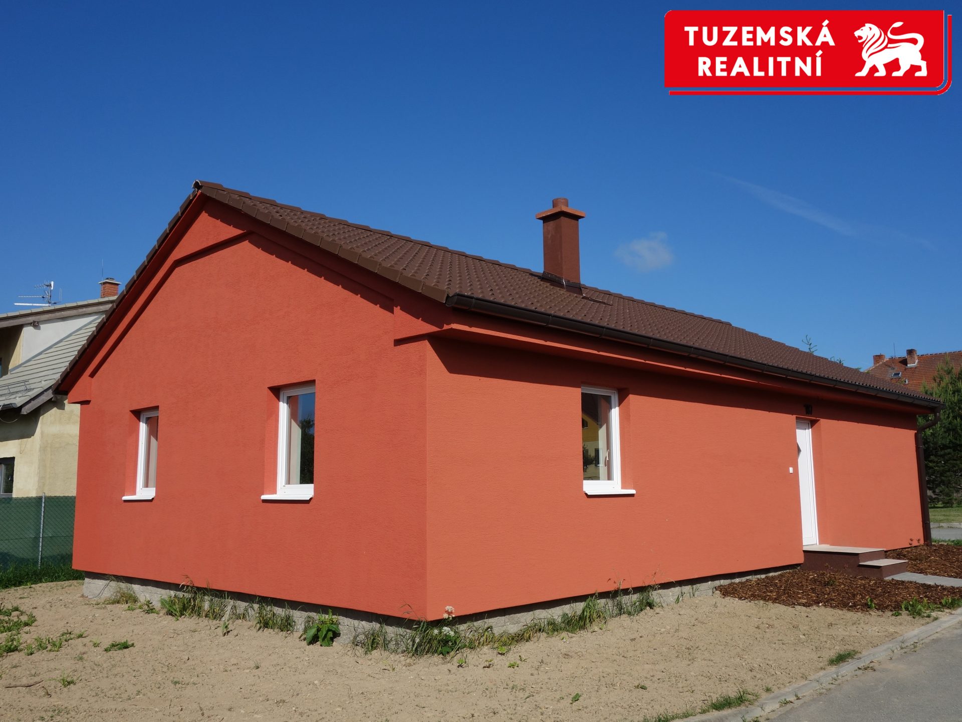 Bezbariérový zbrusu nový bungalov + kk se zahradou v Němčicích.