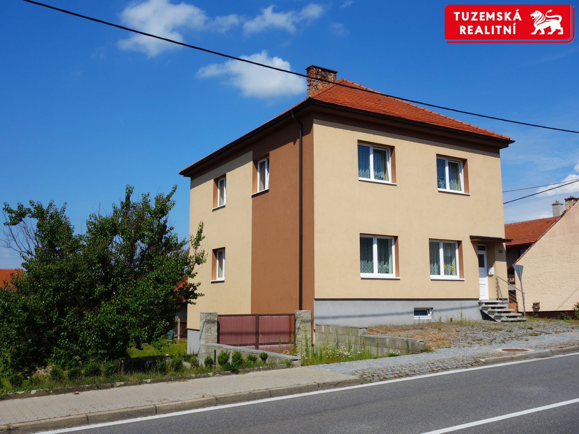 Modernizovaný rodinný dům 5+se zahradou v centru obce Lipůvka.