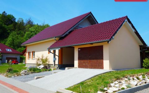 Rodinný dům 5+se zahradou a garáží, ve Sloupu v Moravském krasu.