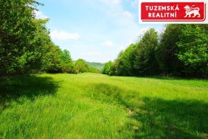Pozemek na zahradu s ovocnými stromy, s chatkou na nářadí a možností zahradní chatky 20m2.