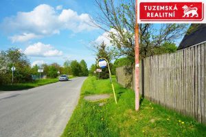 Pozemek na zahradu s ovocnými stromy, s chatkou na nářadí a možností zahradní chatky 20m2.