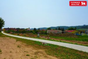 Stavební pozemek v Ráječku u Blanska - místo, kde se snoubí klid přírody a pohodlí městského života.
