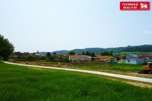 Stavební pozemek v Ráječku u Blanska - místo, kde se snoubí klid přírody a pohodlí městského života.
