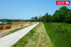 Stavební pozemek v Ráječku u Blanska - místo, kde se snoubí klid přírody a pohodlí městského života.