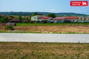 Stavební pozemek v Ráječku u Blanska - místo, kde se snoubí klid přírody a pohodlí městského života.