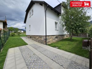 Dům se dvěma zcela samostatnými byty 3+kk a 4+1 v Loučné nad Desnou v Jeseníkách.
