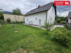 Dům se dvěma zcela samostatnými byty 3+kk a 4+1 v Loučné nad Desnou v Jeseníkách.
